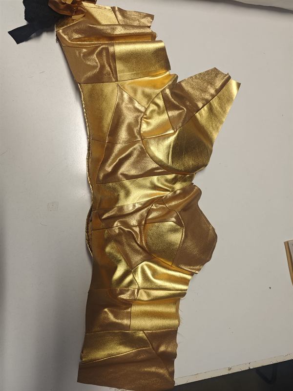 Laminato oro sagomato e pronto per il montaggio