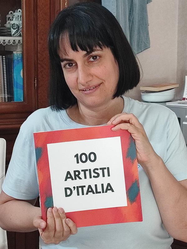 Jennifer De Michelis con il volume I 100 Artisti d'Italia